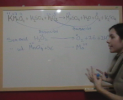 Ejercicio 13: Ajuste de la reacción redox en medio ácido entre el permanganato, KMnO4, y el agua oxigenada, H2O2)