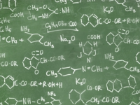 Pizarra con fórmulas químicas