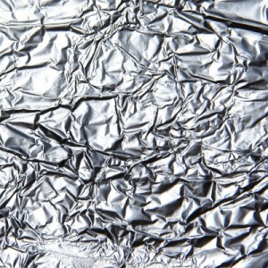 Lámina de aluminio: ejemplo de la maleabilidad de los metales