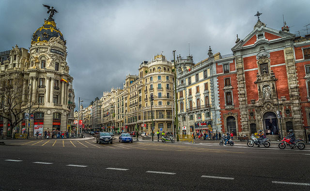 Asfalto de la Gran Vía de Madrid